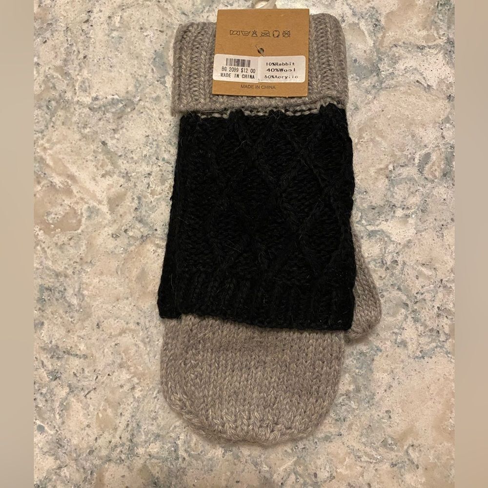 Girly Black and Gray Wool Blend Knitted Mittens